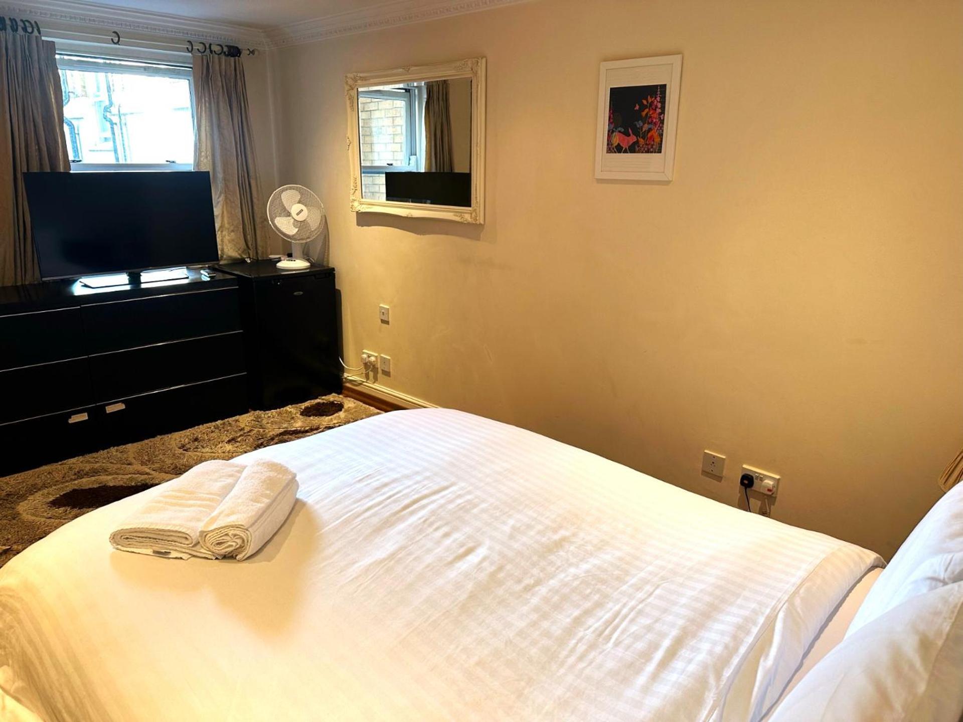 Appartamento Delightful By Kensington & Chelsea Desirable Locations W8 Sw Londra